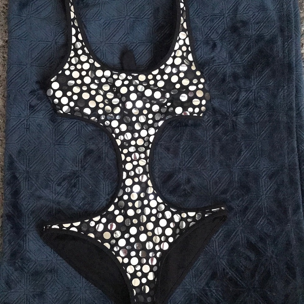 Swimwear bathing suit